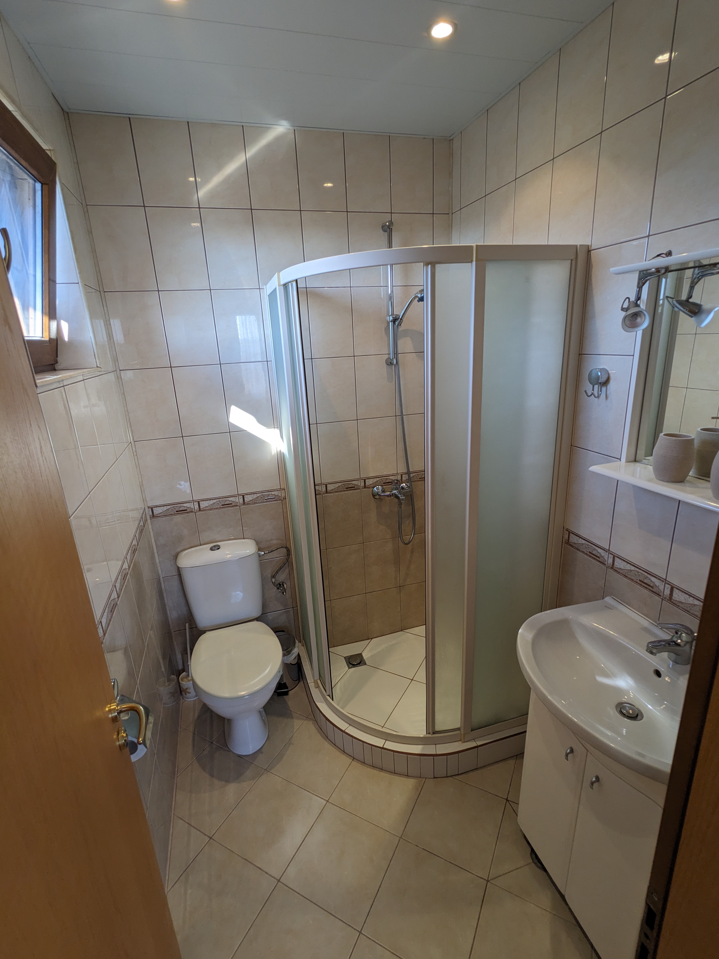 Master ensuite bathroom